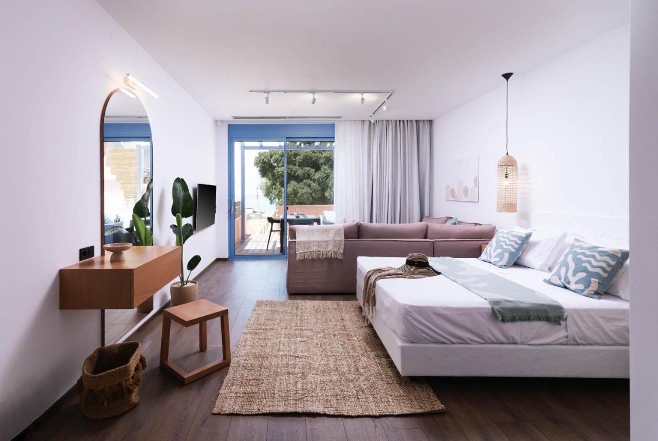 Suites De Luxe Katerina Kokkinos Pirgos Buitenkant foto