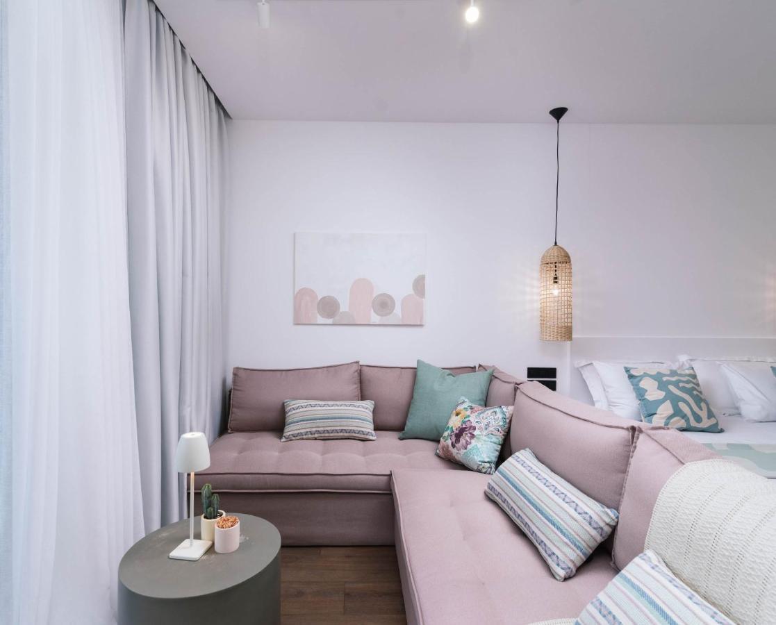 Suites De Luxe Katerina Kokkinos Pirgos Buitenkant foto