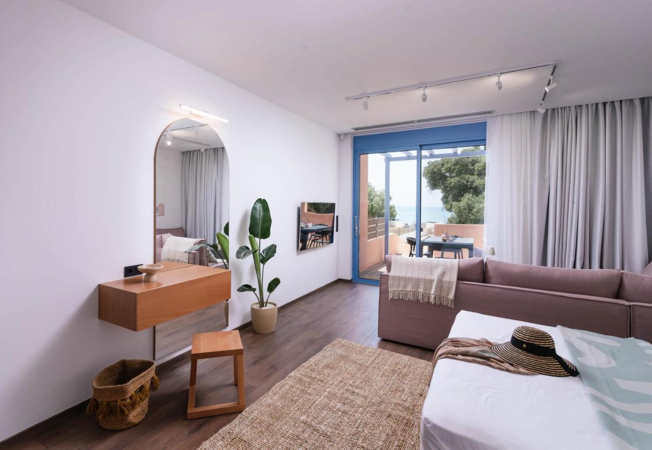 Suites De Luxe Katerina Kokkinos Pirgos Buitenkant foto
